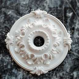 Розетка гіпсова з листям у класичному стилі р-119а Ø410