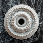 Розетка гіпсова в класичному стилі з візерунком р-129 центр Ø310