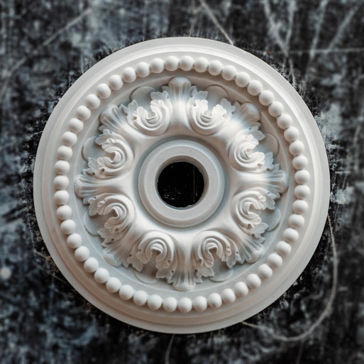 Розетка гіпсова в класичному стилі з візерунком р-129 центр Ø310