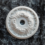 Розетка стельова з гіпсу в класичномі стилі з візерунком р-24 Ø300