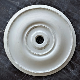 Розетка з гіпсу в класичному стилі з кіскою р-26 Ø530