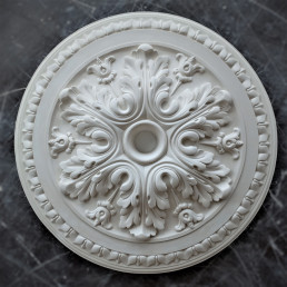 Розетка гіпсова в класичному стилі з квіткою р-32 Ø610