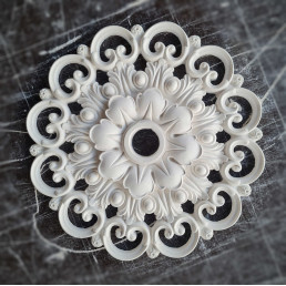 Розетка гіпсова ажурна з візерунком р-5 Ø260