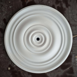 Розетка гіпсова гладка у класичному стилі без візерунка р-6 Ø500