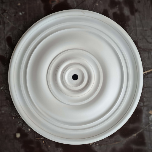 Розетка гіпсова гладка у класичному стилі без візерунка р-6 Ø500