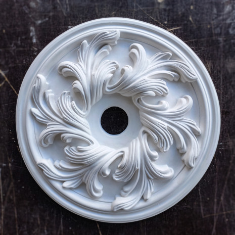 Розетка стельова з гіпсу в класичному стілі із завитим листям р-10 Ø280