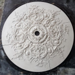 Розетка гіпсова у стилі рококо з витонченим малюнком флористики р-1001 Ø1624