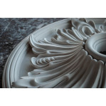 Розетка гіпсова у стилі бароко з виразним малюнком р-1003 Ø505