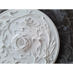 Розетка гіпсова у стилі модерн з ліліями р-101 Ø770