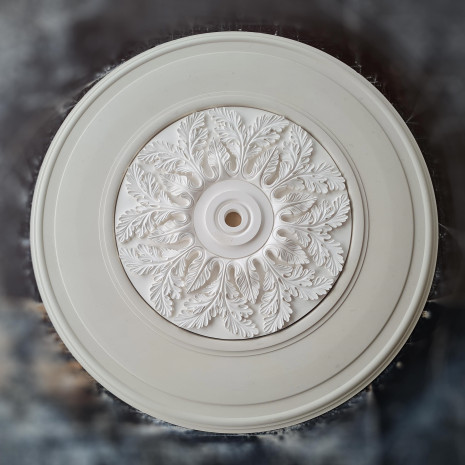 Розетка гіпсова в класичному стилі з листям р-104 Ø1140