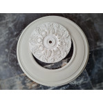 Розетка гіпсова в класичному стилі з листям р-104 Ø1140