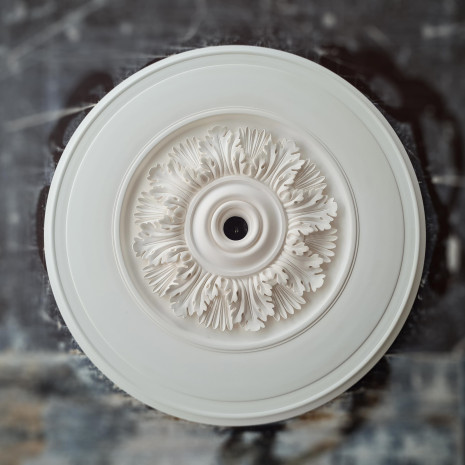 Розетка гіпсова в класичному стилі з листям р-105 Ø720