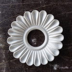 Розетка з гіпсу у вигляді ромашки під точковий світильник  р-12 Ø130