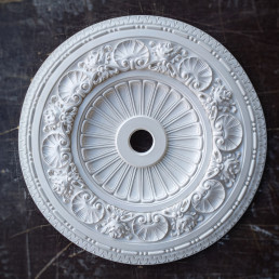 Розетка гіпсова з мушлями у класичному стилі р-122 Ø645