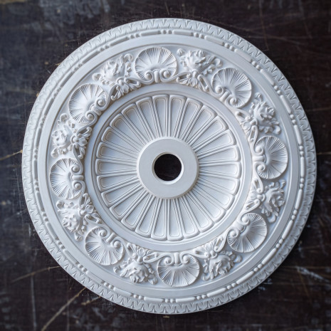 Розетка гіпсова з мушлями у класичному стилі р-122 Ø645