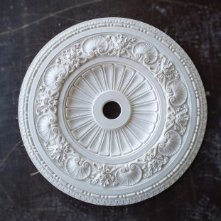 Розетка гіпсова з мушлями у класичному стилі р-123 Ø380