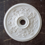 Розетка гіпсова з витонченим малюнком флористики р-128 Ø500