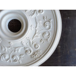 Розетка гіпсова з витонченим малюнком флористики р-128 Ø500