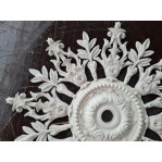 Розетка гіпсова з витонченим малюнком у класичному стилі р-129 Ø840