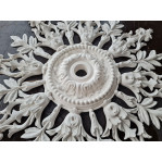 Розетка гіпсова з витонченим малюнком у класичному стилі р-129 Ø840