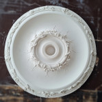 Розетка гіпсова з тоненькими гілочками в класичному стилі р-130 Ø600