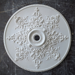 Розетка гіпсова в класичному стилі з різьбленим візерунком р-133 Ø700