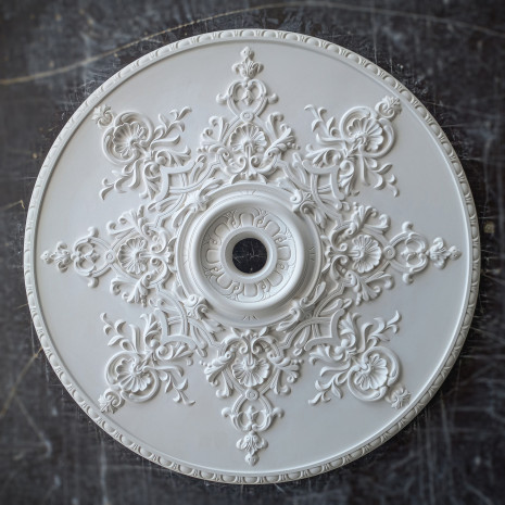Розетка гіпсова в класичному стилі з різьбленим візерунком р-133 Ø700
