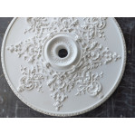 Розетка гіпсова в класичному стилі з різьбленим візерунком р-133 Ø700