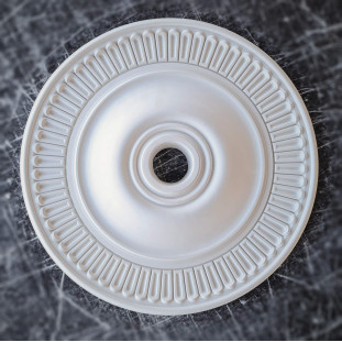 Розетка гіпсова в класичному стилі з візерунком р-134 Ø550