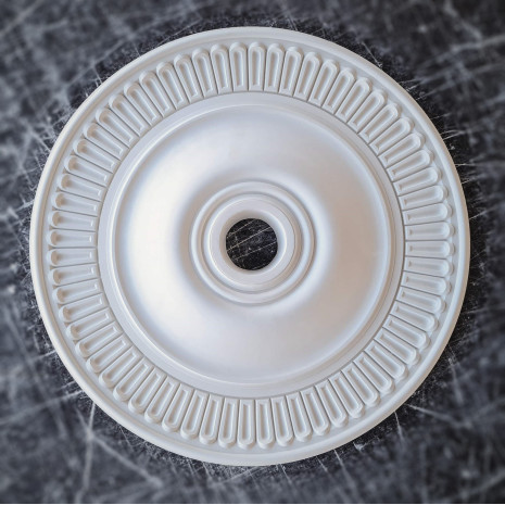 Розетка гіпсова в класичному стилі з візерунком р-134 Ø550