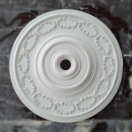 Розетка гипсовая с веночками в классическом стиле р-136 Ø595