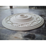 Розетка гипсовая с веночками в классическом стиле р-136 Ø595