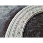 Розетка гіпсова у вигляді обідка з квітами та бусинками р-138 Ø1500