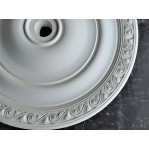 Розетка гіпсова в класичному стилі з візерунком по канту р-147 Ø645