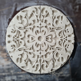 Розетка гіпсова з різьбленим візерунком р-165 Ø840