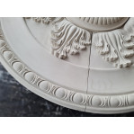 Розетка гіпсова з у класичному стилі листям та іонікою по канту р-169 Ø1460