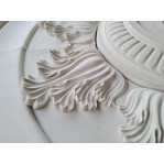 Розетка гіпсова з у класичному стилі листям та іонікою по канту р-169 Ø1460