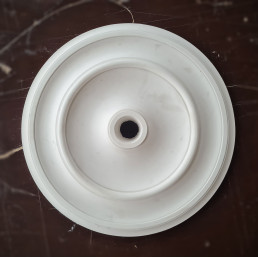 Розетка із гіпсу класична, гладка без візерунка р-17 Ø400