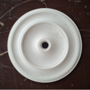 Розетка із гіпсу класична, гладка без візерунка р-17 Ø400 Розетка із гіпсу класична, гладка без візерунка р-17 Ø400