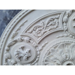 Розетка гіпсова з насиченим візерунком у класичному стилі р-170 Ø1010