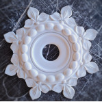 Розетка гіпсова з кульками та фігурним краєм р-172 Ø430