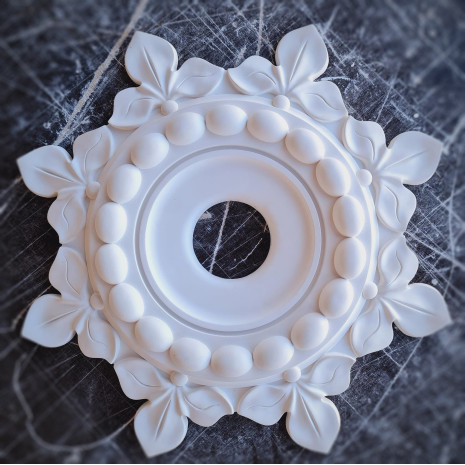 Розетка гіпсова з кульками та фігурним краєм р-172 Ø430