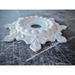 Розетка гіпсова з кульками та фігурним краєм р-172 Ø430