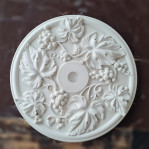 Розетка гипсовая с объёмными гроздьями винограда  р-175 Ø595