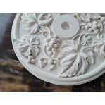 Розетка гипсовая с объёмными гроздьями винограда  р-175 Ø595