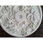 Розетка гипсовая с объёмными гроздьями винограда  р-175 Ø595