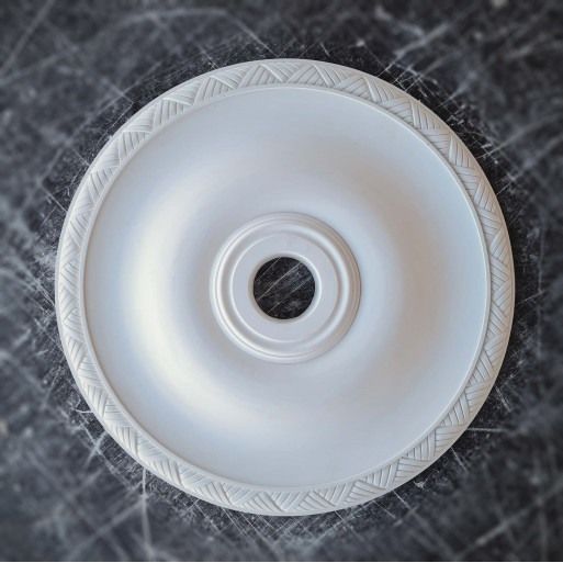 Розетка гіпсова у мінімалістичному стилі з візерунком по краю р-185 Ø550