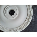 Розетка гіпсова у мінімалістичному стилі з малюнком хвилі по краю р-196 Ø350