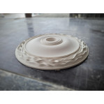 Розетка гіпсова у мінімалістичному стилі з малюнком хвилі по краю р-196 Ø350