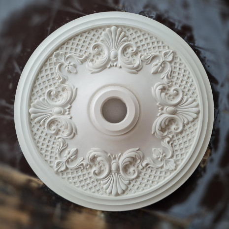 Розетка гіпсова в класичному стилі з сіткою та медальйонами р-205 Ø550